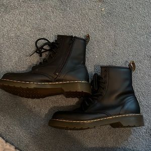 black dr martens